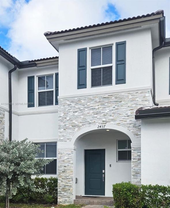 Recently Rented: $2,900 (3 beds, 2 baths, 1483 Square Feet)