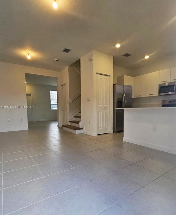 Recently Rented: $2,900 (3 beds, 2 baths, 1483 Square Feet)