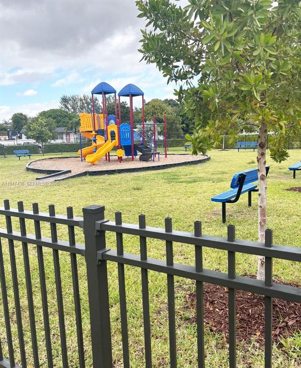 Recently Rented: $2,900 (3 beds, 2 baths, 1483 Square Feet)
