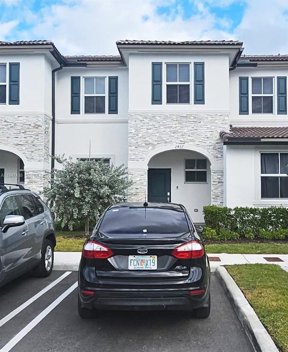 Recently Rented: $2,900 (3 beds, 2 baths, 1483 Square Feet)