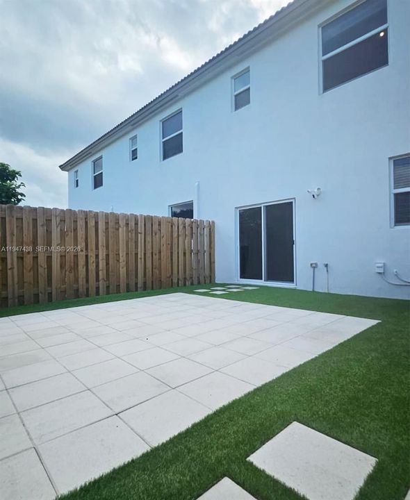 Recently Rented: $2,900 (3 beds, 2 baths, 1483 Square Feet)
