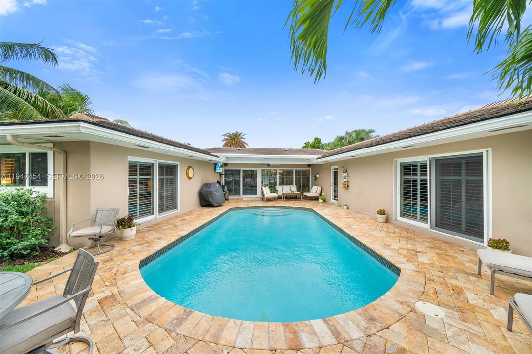 Vendido Recientemente: $1,750,000 (3 camas, 2 baños, 2032 Pies cuadrados)