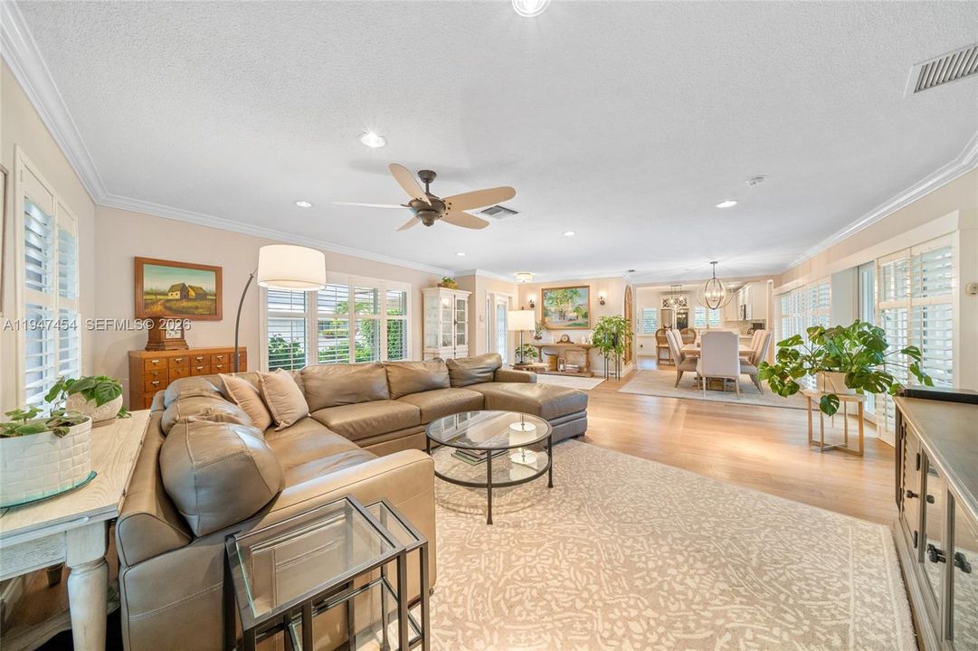 Vendido Recientemente: $1,750,000 (3 camas, 2 baños, 2032 Pies cuadrados)