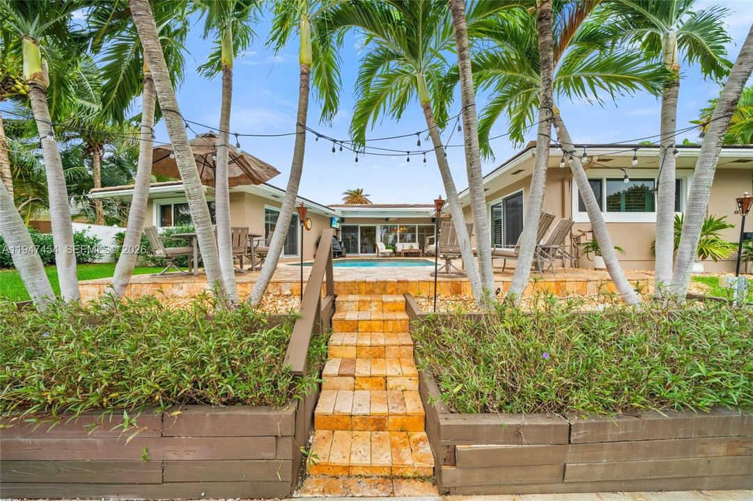 Vendido Recientemente: $1,750,000 (3 camas, 2 baños, 2032 Pies cuadrados)