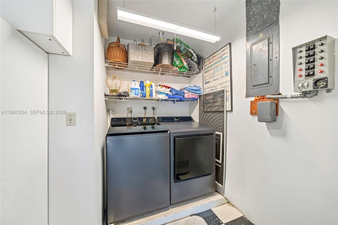 Vendido Recientemente: $1,750,000 (3 camas, 2 baños, 2032 Pies cuadrados)