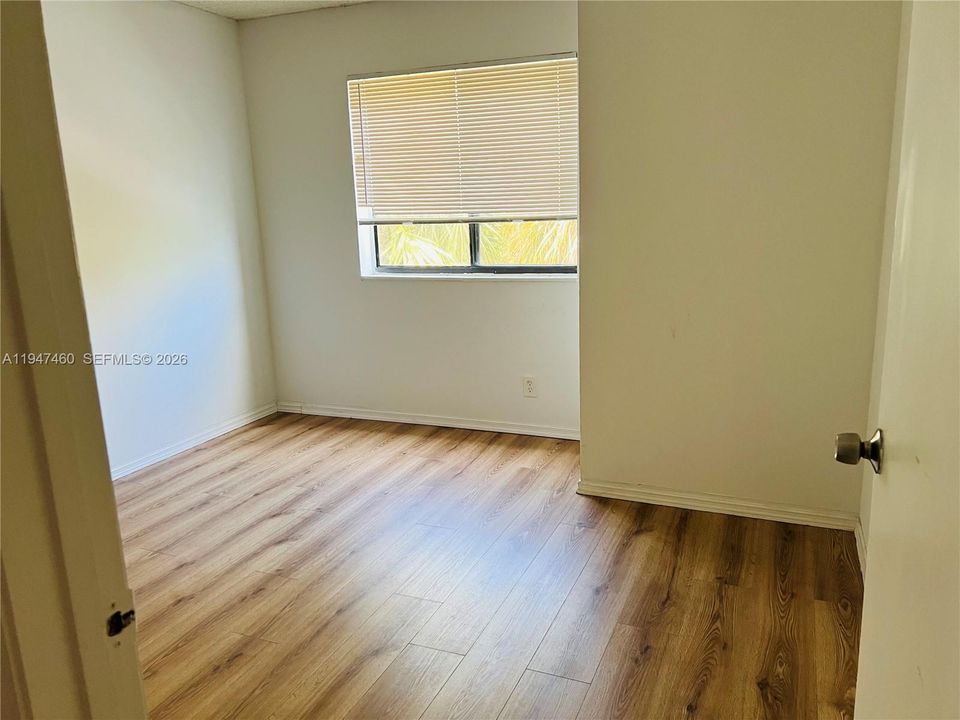 For Sale: $235,000 (2 beds, 2 baths, 1032 Square Feet)