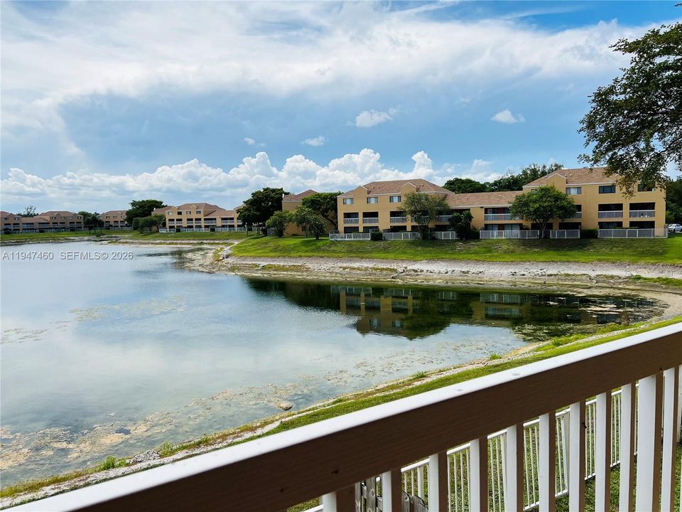 For Sale: $235,000 (2 beds, 2 baths, 1032 Square Feet)