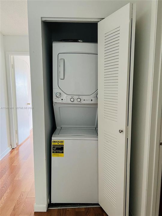 For Sale: $235,000 (2 beds, 2 baths, 1032 Square Feet)
