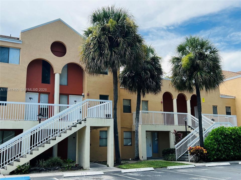 For Sale: $235,000 (2 beds, 2 baths, 1032 Square Feet)