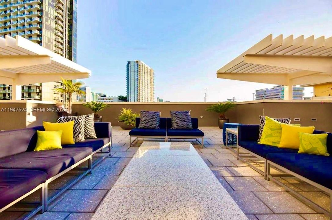 For Sale: $670,000 (2 beds, 2 baths, 1146 Square Feet)
