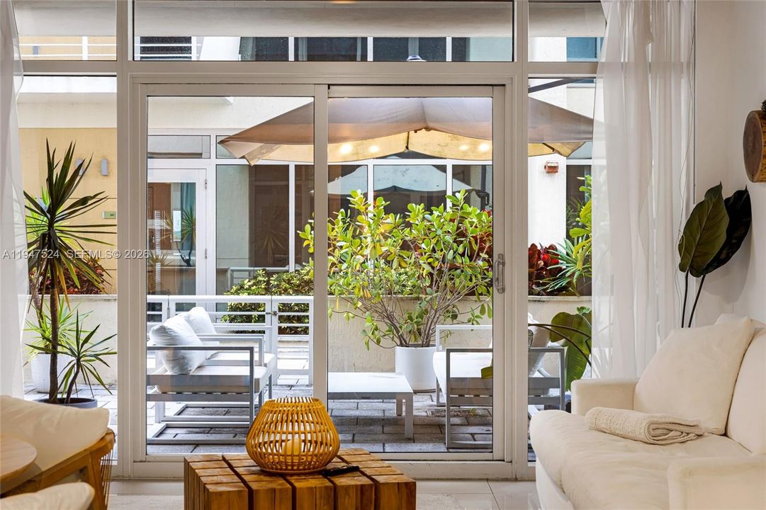 For Sale: $670,000 (2 beds, 2 baths, 1146 Square Feet)