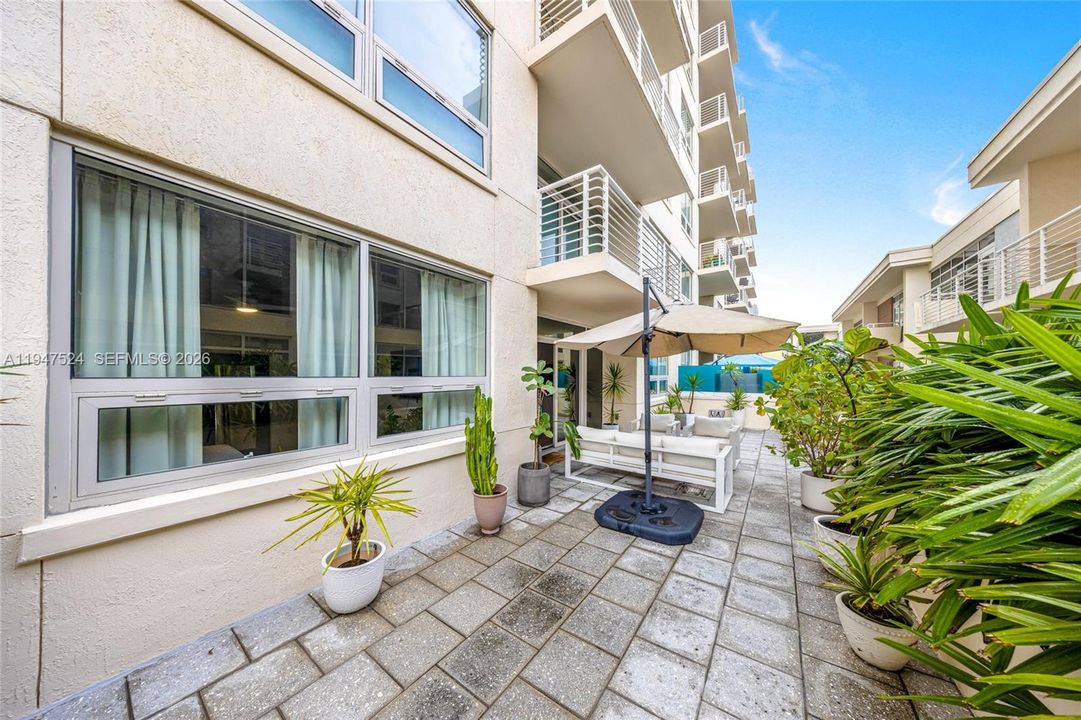 For Sale: $670,000 (2 beds, 2 baths, 1146 Square Feet)