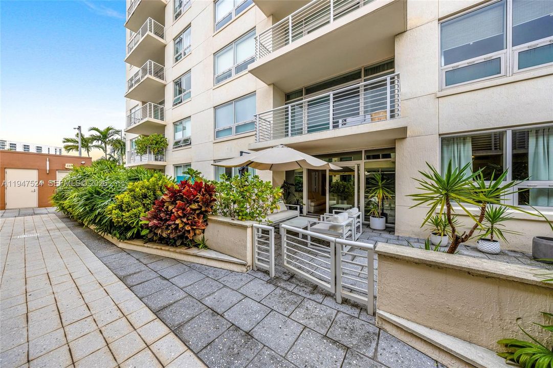 For Sale: $670,000 (2 beds, 2 baths, 1146 Square Feet)