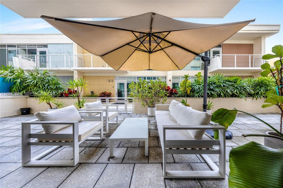 For Sale: $670,000 (2 beds, 2 baths, 1146 Square Feet)