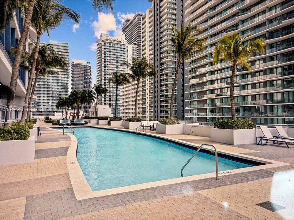 En Venta: $488,250 (1 camas, 1 baños, 877 Pies cuadrados)