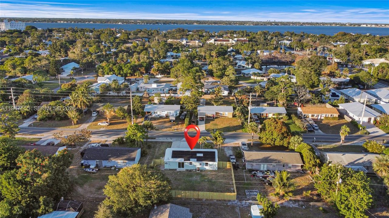 Недавно продано: $319,990 (4 спален, 2 ванн, 1324 Квадратных фут)