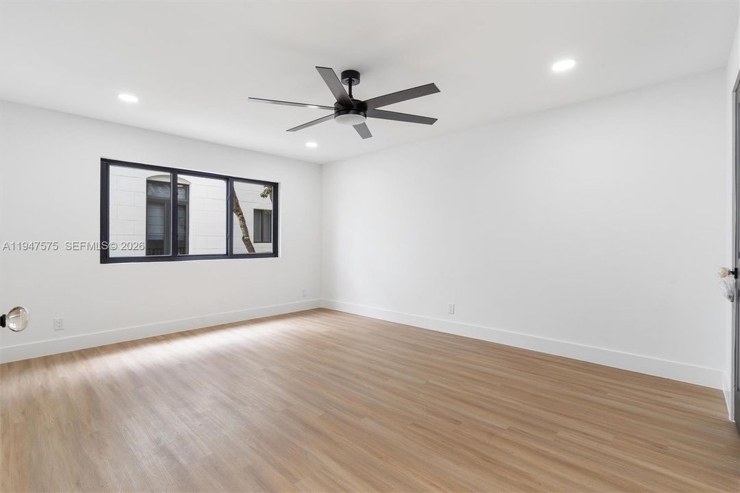For Sale: $2,739,000 (5 beds, 4 baths, 4596 Square Feet)