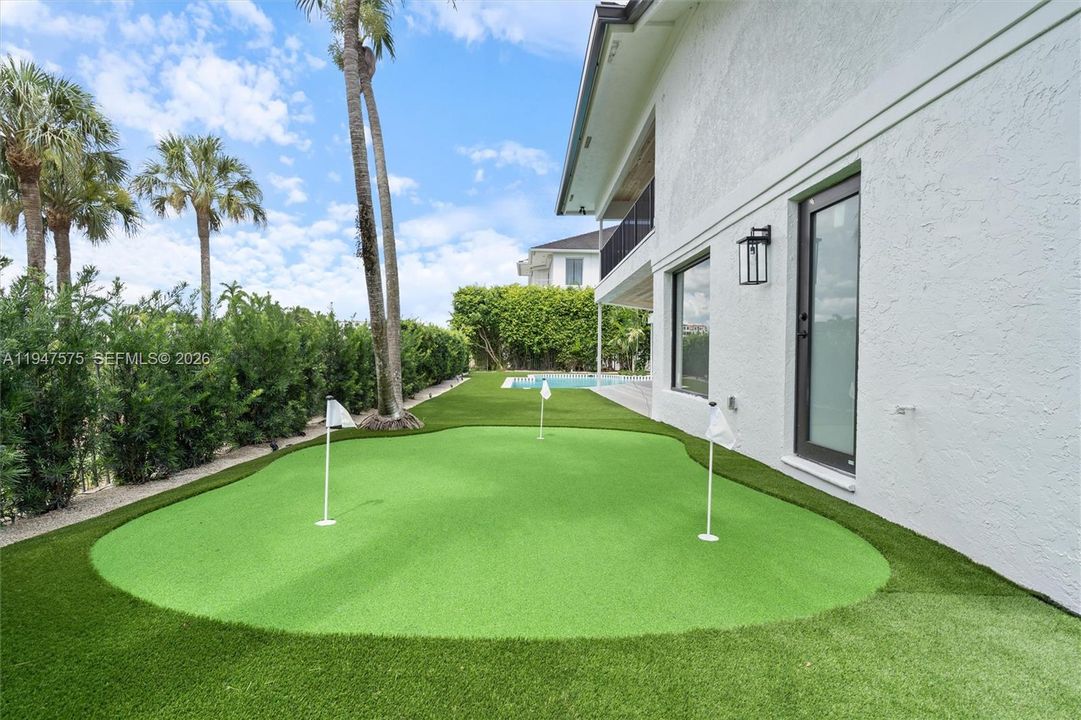 For Sale: $2,739,000 (5 beds, 4 baths, 4596 Square Feet)