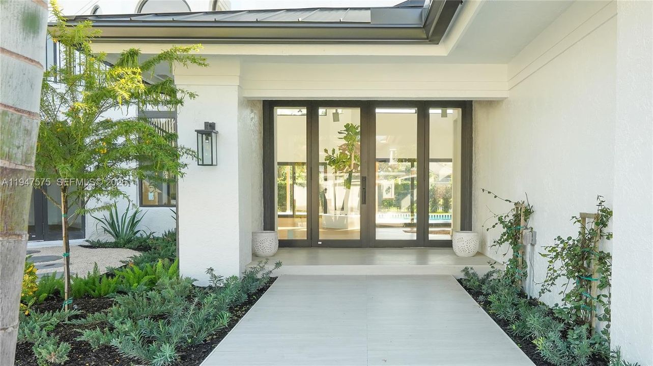 For Sale: $2,739,000 (5 beds, 4 baths, 4596 Square Feet)