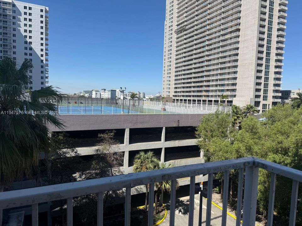 En Venta: $330,000 (2 camas, 2 baños, 914 Pies cuadrados)