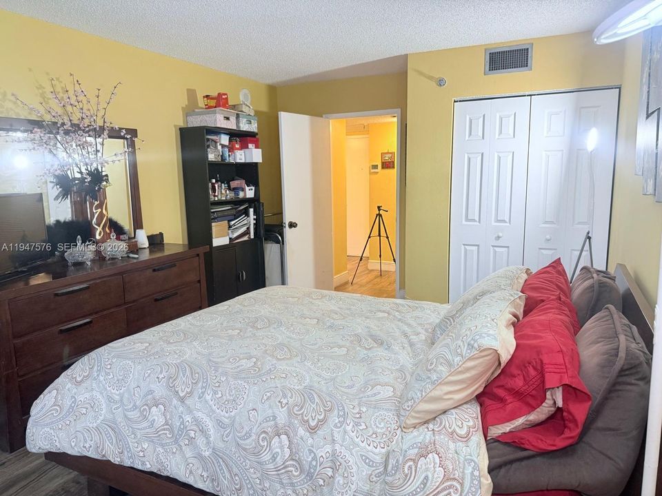 En Venta: $330,000 (2 camas, 2 baños, 914 Pies cuadrados)