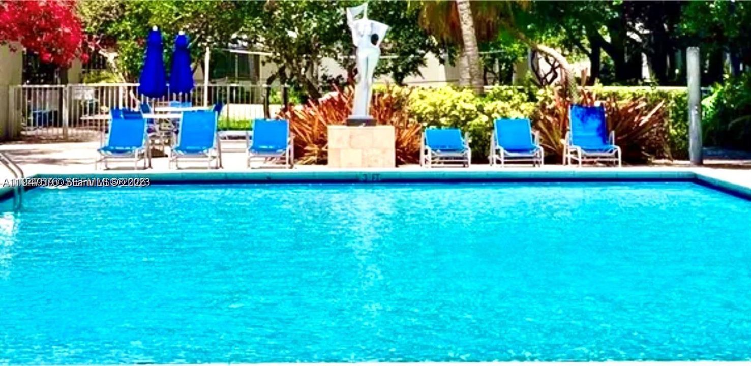 En Venta: $330,000 (2 camas, 2 baños, 914 Pies cuadrados)