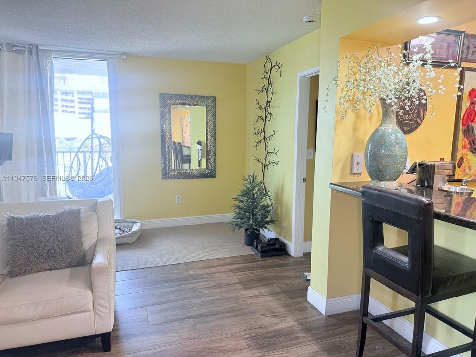 En Venta: $330,000 (2 camas, 2 baños, 914 Pies cuadrados)