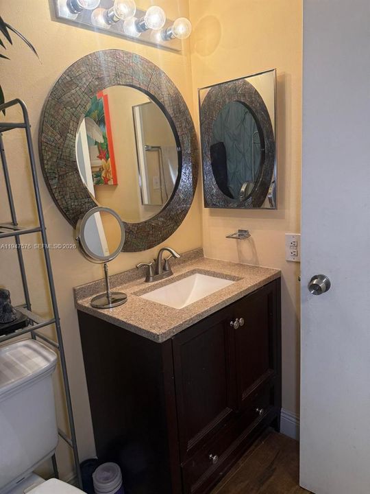 En Venta: $330,000 (2 camas, 2 baños, 914 Pies cuadrados)