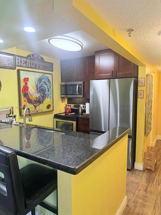 En Venta: $330,000 (2 camas, 2 baños, 914 Pies cuadrados)