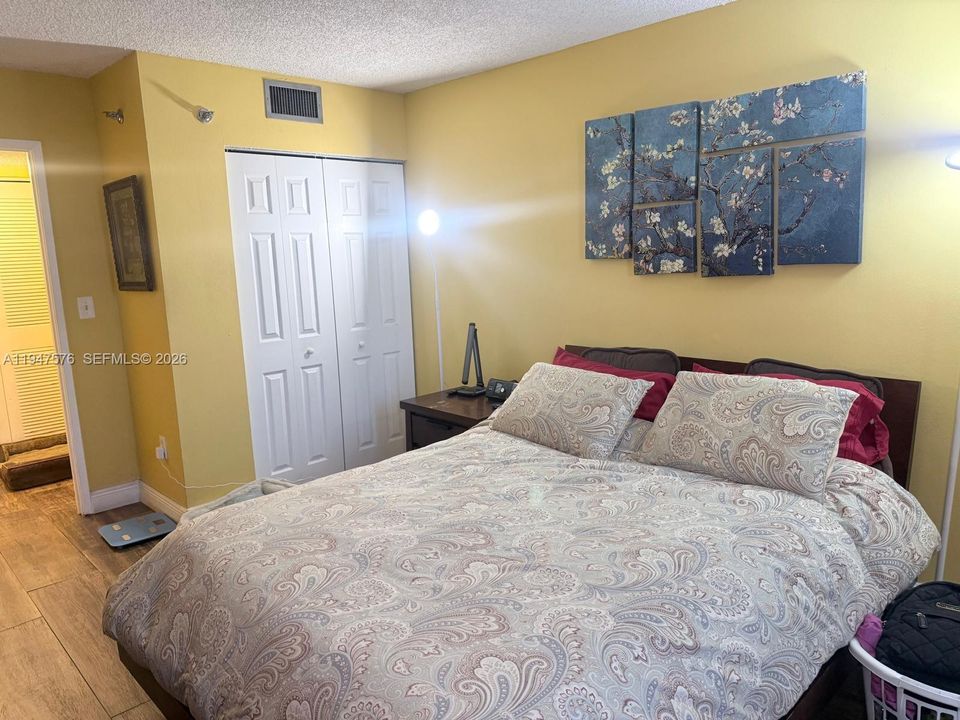 En Venta: $330,000 (2 camas, 2 baños, 914 Pies cuadrados)