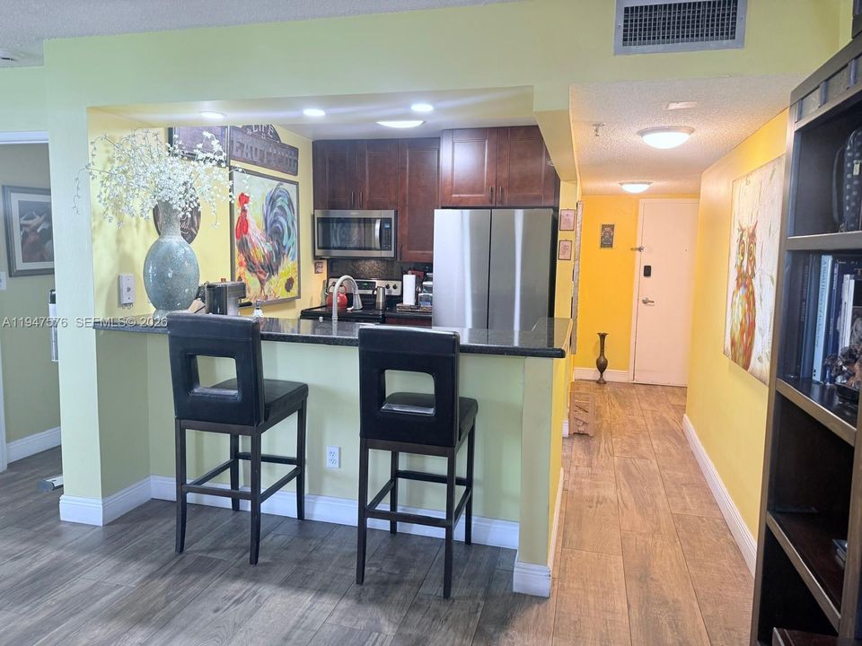 En Venta: $330,000 (2 camas, 2 baños, 914 Pies cuadrados)