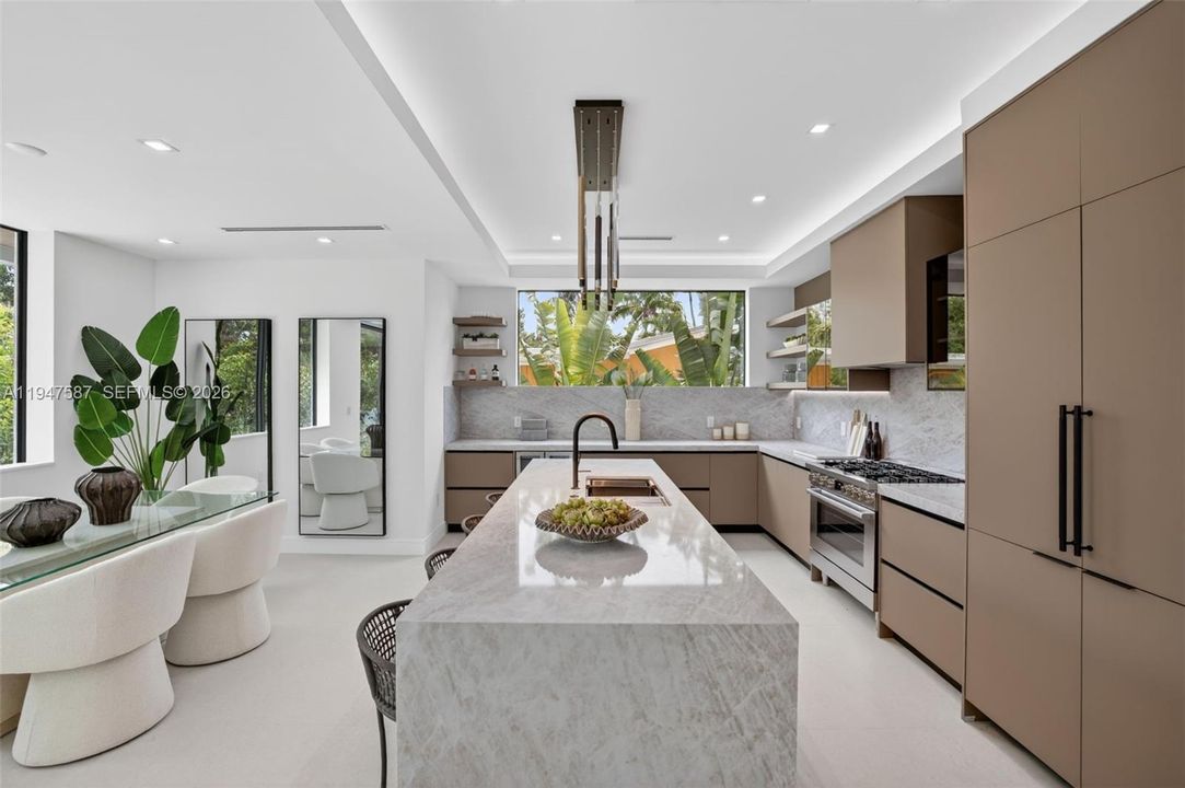 На продажу: $2,499,000 (4 спален, 4 ванн, 3347 Квадратных фут)