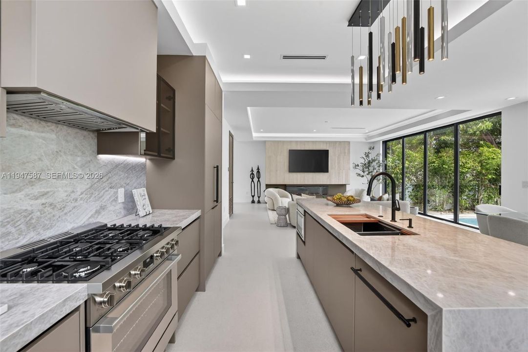 На продажу: $2,499,000 (4 спален, 4 ванн, 3347 Квадратных фут)