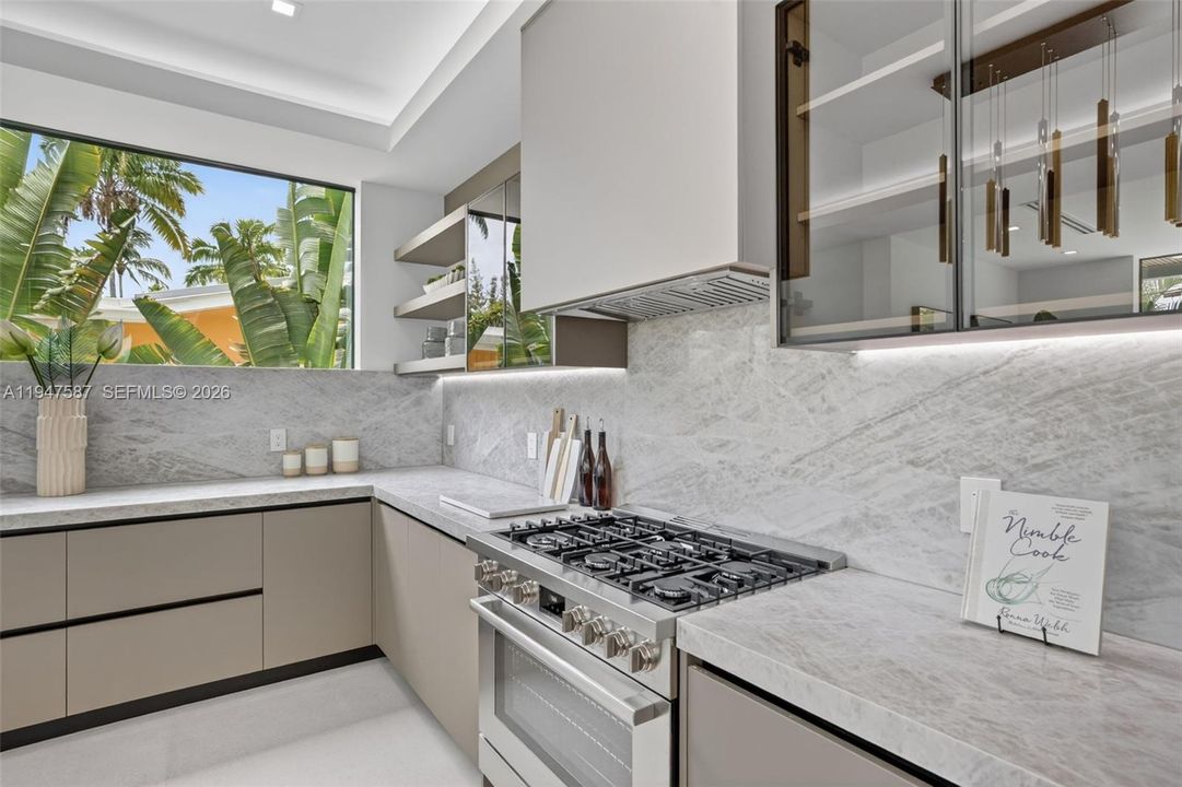 На продажу: $2,499,000 (4 спален, 4 ванн, 3347 Квадратных фут)