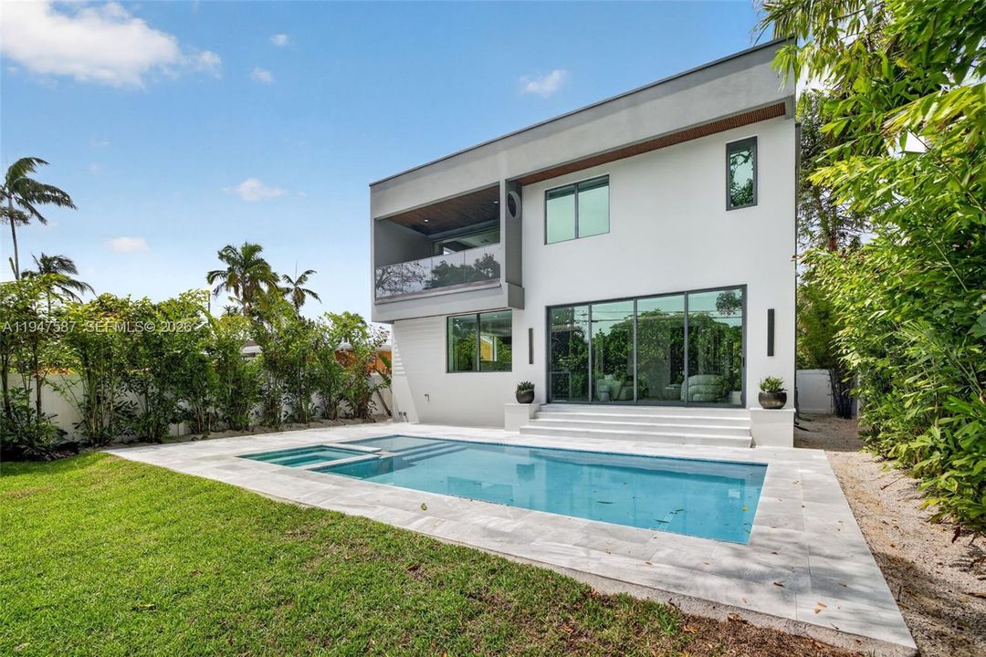 На продажу: $2,499,000 (4 спален, 4 ванн, 3347 Квадратных фут)