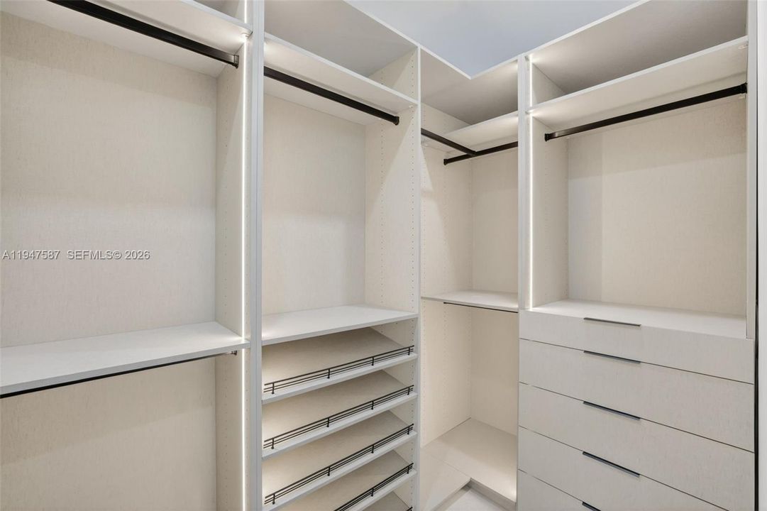 На продажу: $2,499,000 (4 спален, 4 ванн, 3347 Квадратных фут)