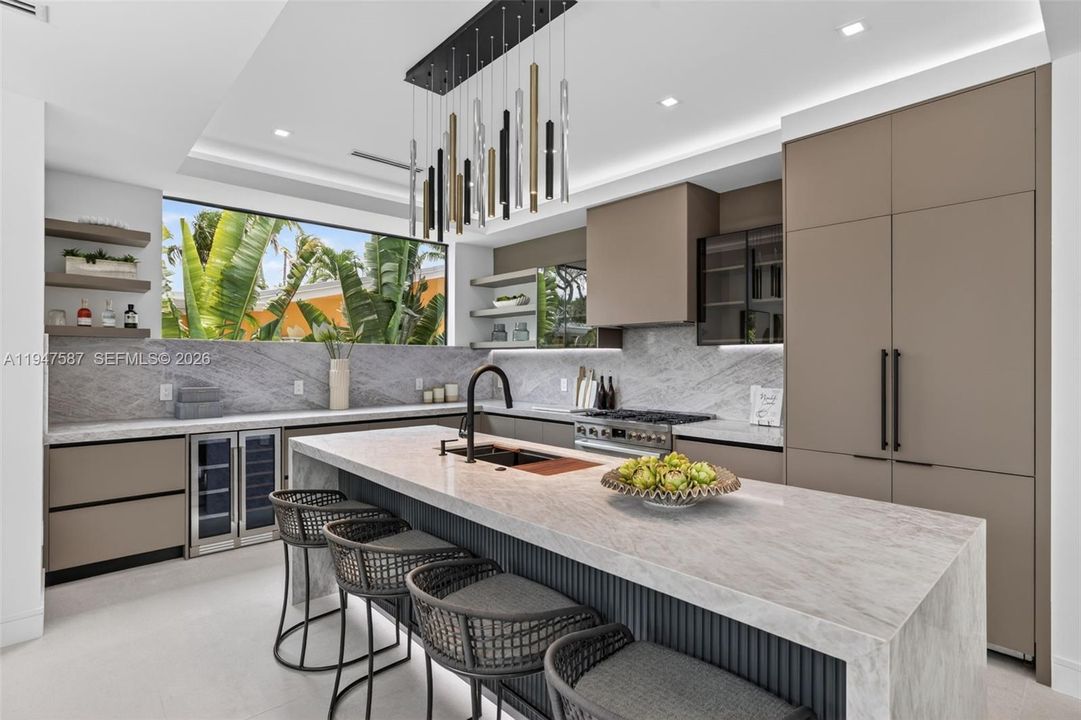 На продажу: $2,499,000 (4 спален, 4 ванн, 3347 Квадратных фут)