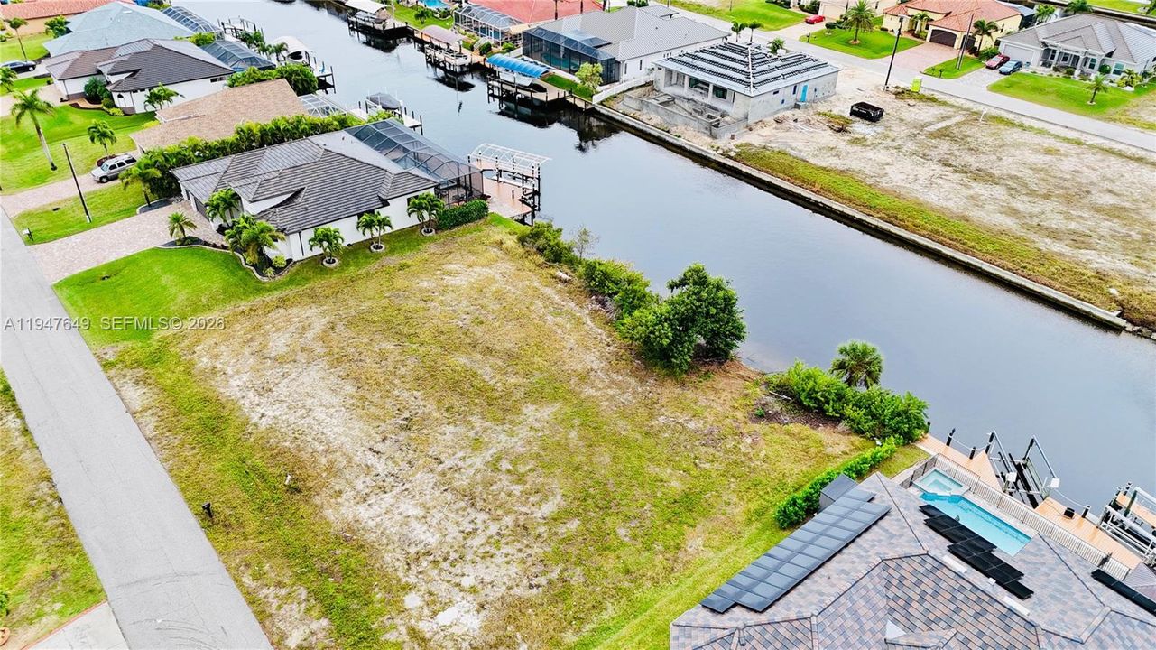 待售: $250,000 (0.23 acres)