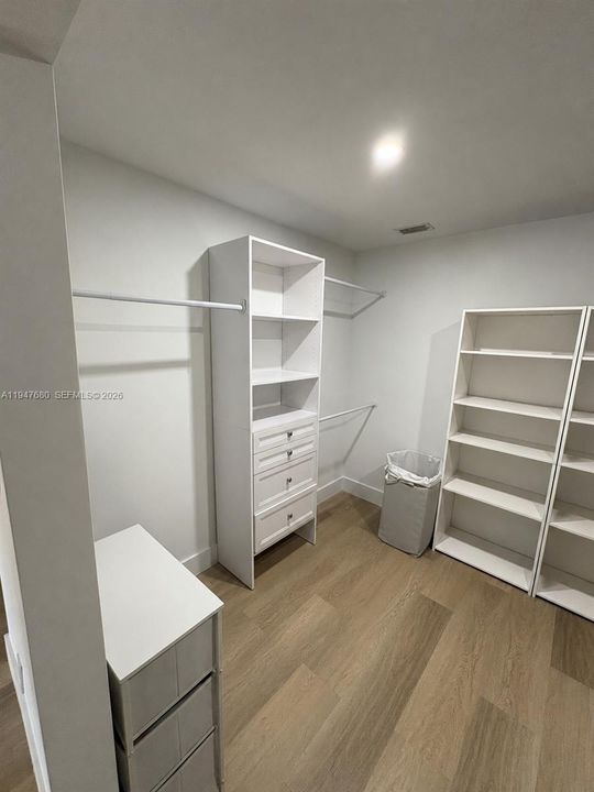 For Sale: $1,475,000 (5 beds, 4 baths, 3045 Square Feet)