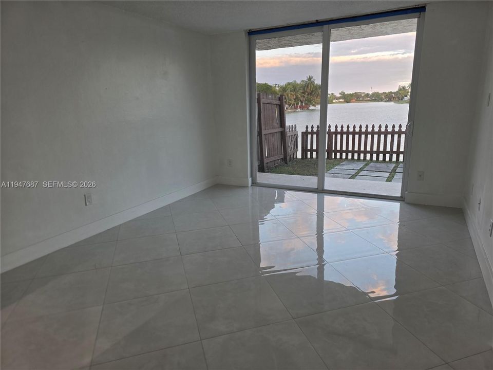 Activo con contrato: $2,400 (2 camas, 2 baños, 845 Pies cuadrados)