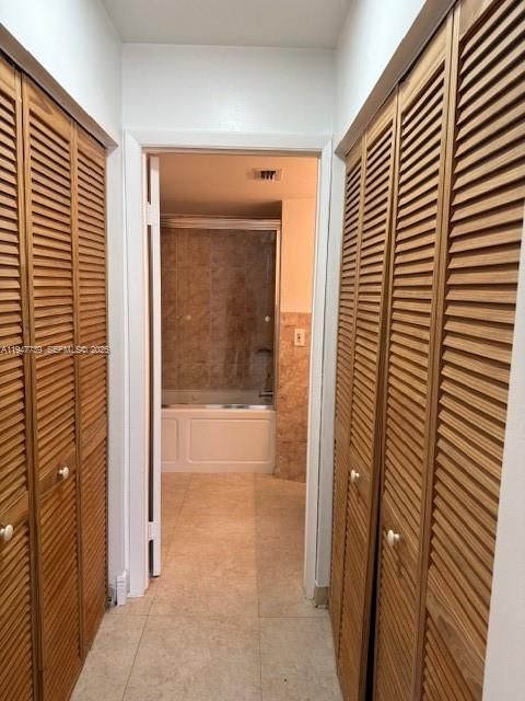 Activo con contrato: $2,225 (2 camas, 2 baños, 1090 Pies cuadrados)