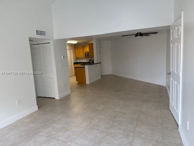 Activo con contrato: $2,225 (2 camas, 2 baños, 1090 Pies cuadrados)