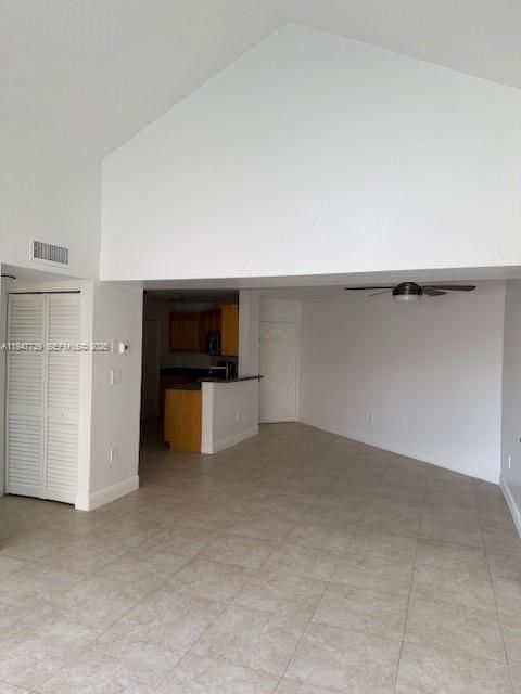 Activo con contrato: $2,225 (2 camas, 2 baños, 1090 Pies cuadrados)