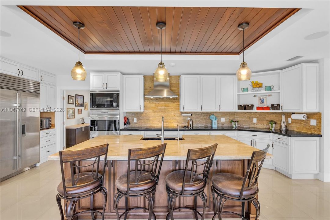 Recently Sold: $1,695,000 (5 beds, 3 baths, 3447 Square Feet)