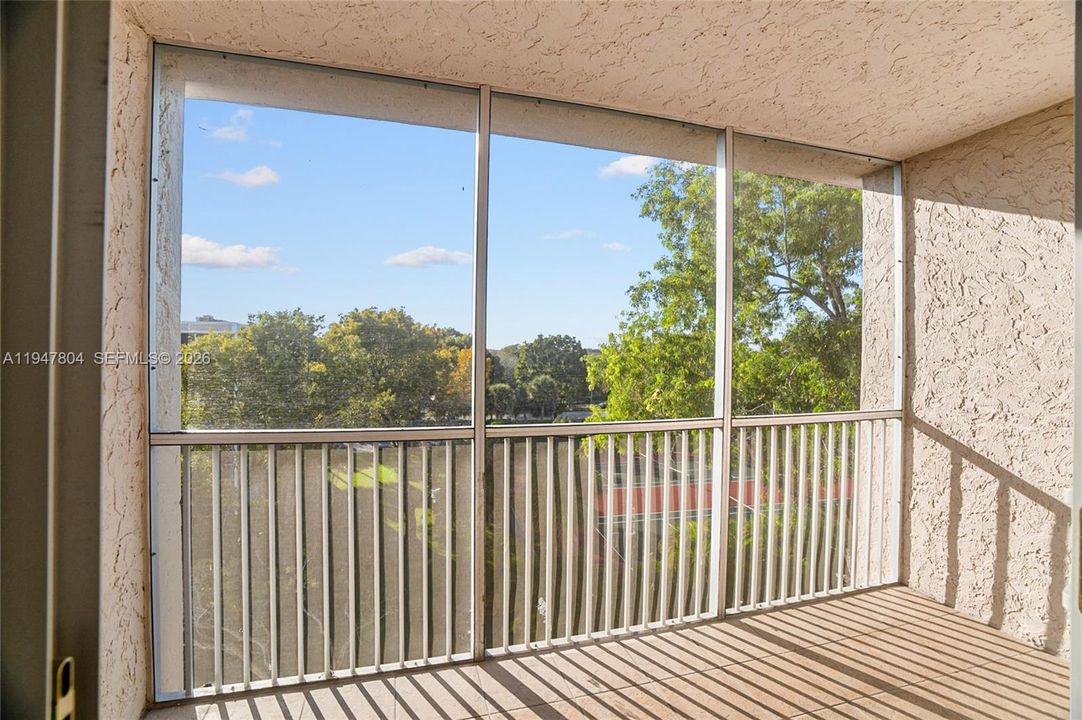 For Sale: $179,000 (2 beds, 2 baths, 990 Square Feet)
