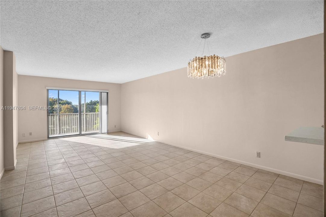 For Sale: $179,000 (2 beds, 2 baths, 990 Square Feet)