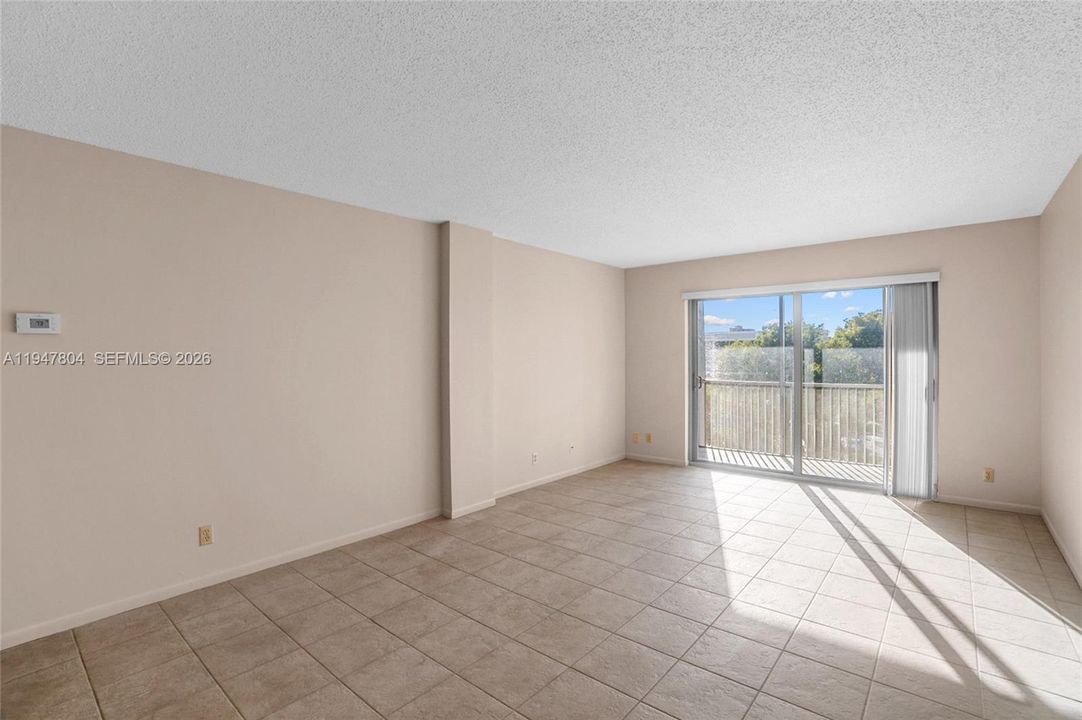 For Sale: $179,000 (2 beds, 2 baths, 990 Square Feet)