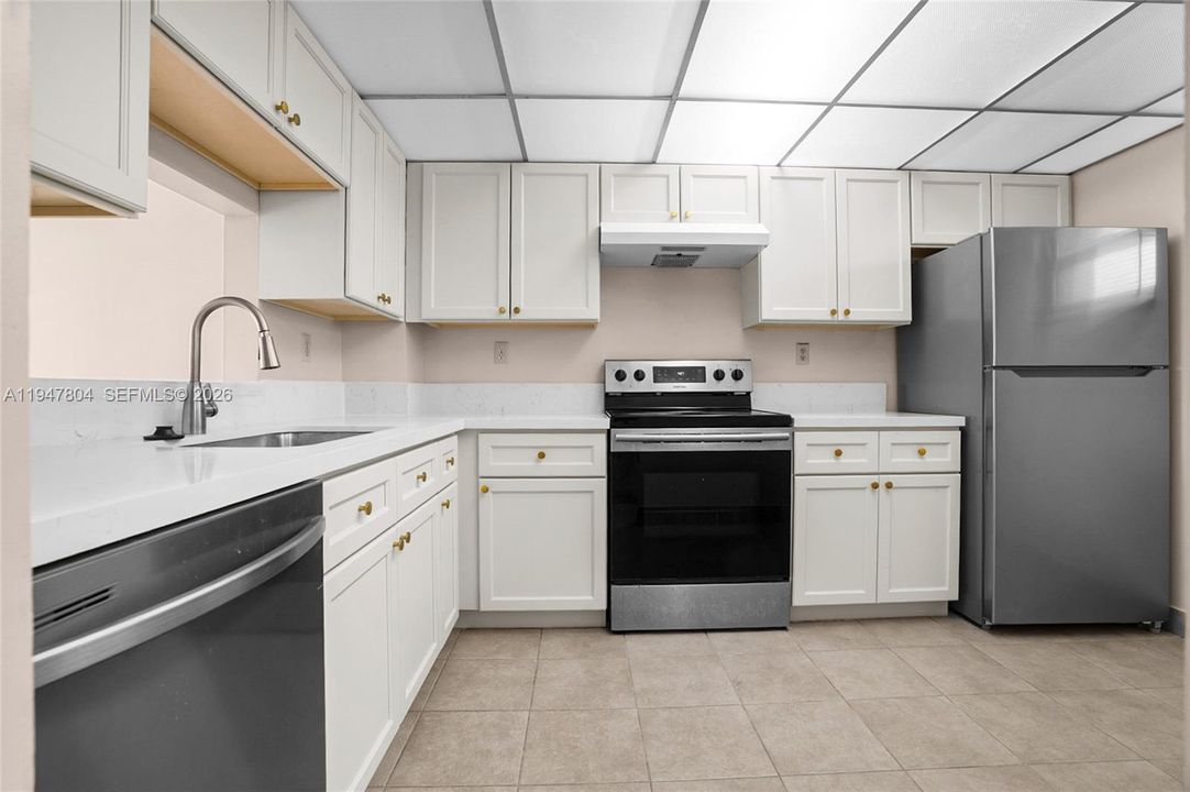For Sale: $179,000 (2 beds, 2 baths, 990 Square Feet)