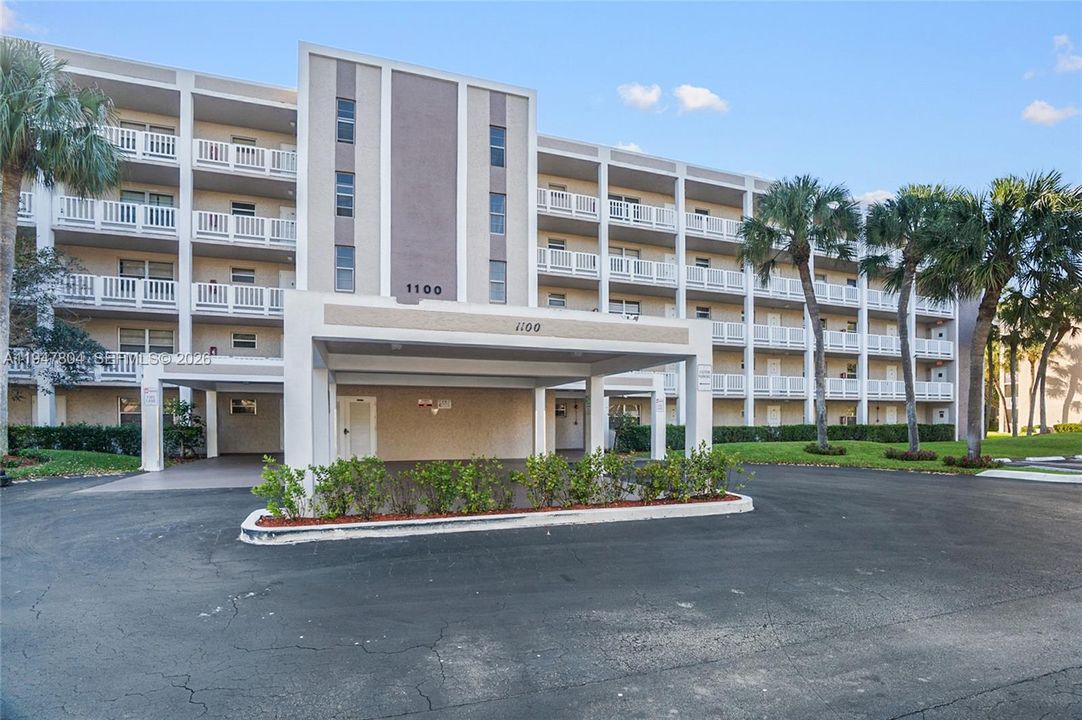 For Sale: $179,000 (2 beds, 2 baths, 990 Square Feet)