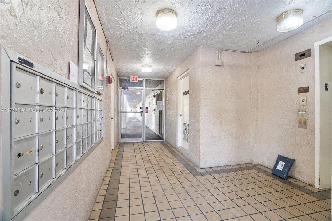 For Sale: $179,000 (2 beds, 2 baths, 990 Square Feet)